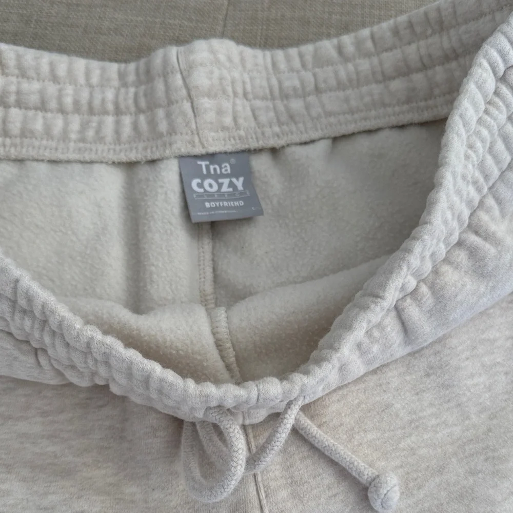 TNA Cozy  Aritzia Heathered Gray Shorts - Picture 2 of 5